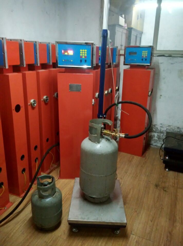 液體灌裝機,稱重灌裝機,定量灌裝機 1490695239.jpg