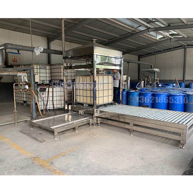 液體灌裝機(jī),稱重灌裝機(jī),定量灌裝機(jī) 液體灌裝機(jī),稱重灌裝機(jī),定量灌裝機(jī)